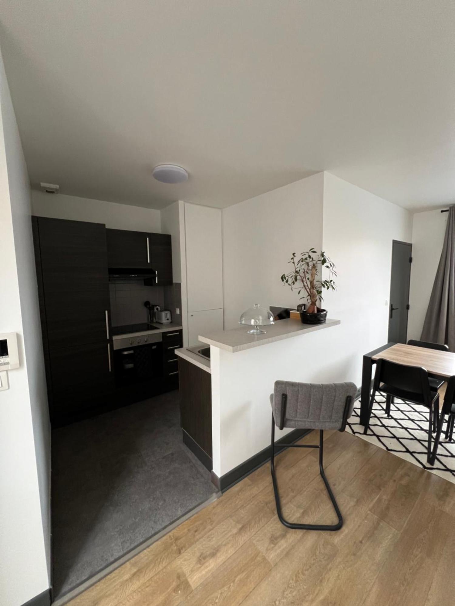 Hyper Centre A 80M Du Vieux Marche, T2 Calme Vue Sur Les Toits Rue Du Minage Apartment Ла Рошел Екстериор снимка