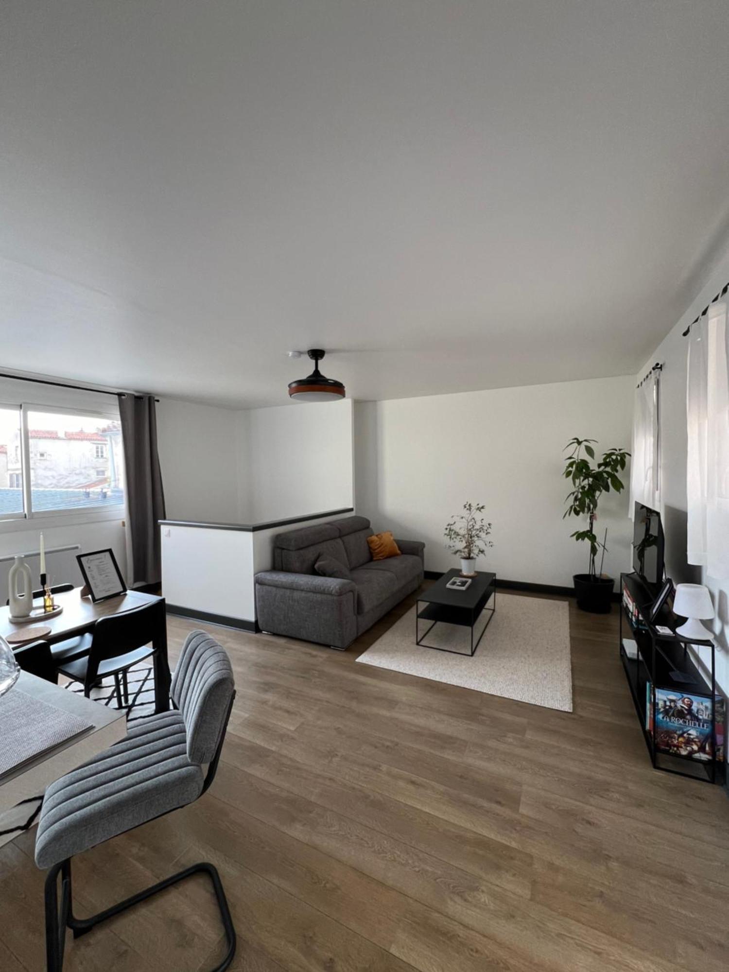 Hyper Centre A 80M Du Vieux Marche, T2 Calme Vue Sur Les Toits Rue Du Minage Apartment Ла Рошел Екстериор снимка